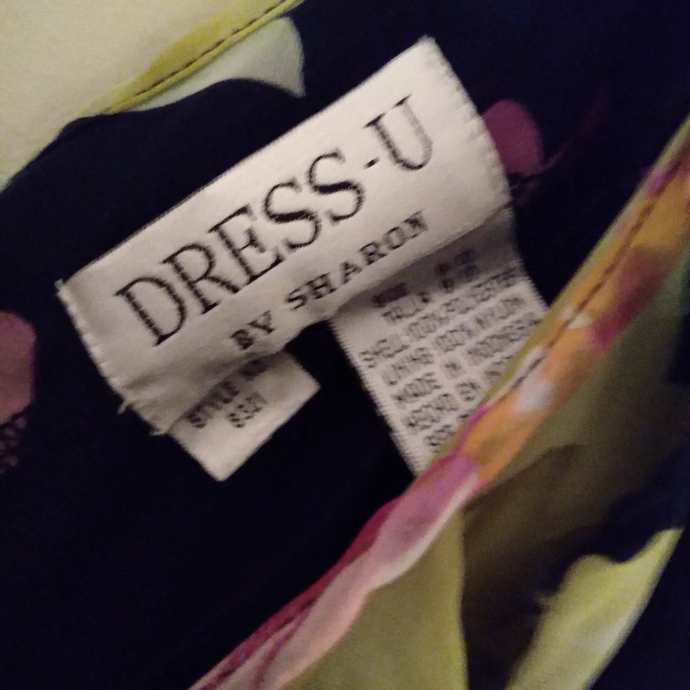 Dresses - Picture 2 of 8